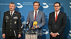 Ministr dopravy Martin Kupka (ODS), vedoucí oddlení BESIP Tomá Neold a...