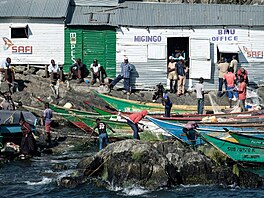 V letech 2008 a 2009 se o ostrov, významný díky rybolovu,  rozhoel spor mezi...