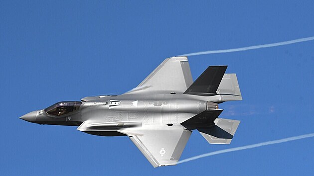 DNY NATO 2023: F-35 Lightning II je letoun pt generace, o jeho nkupu vyjednv i R. Na monov je v dynamick ukzce pedstavila pilotka Kristin Beo Wolfe.