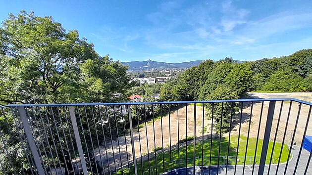 Dokončená stavba tří domů se sociálními byty na místě bývalé základní školy v ulici Na Žižkově