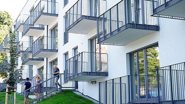 Dokončená stavba tří domů se sociálními byty na místě bývalé základní školy v... Dokončená stavba tří domů se sociálními byty na místě bývalé základní školy v...