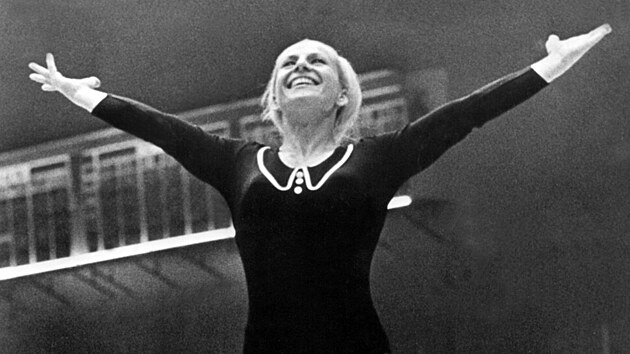 Gymnastka Věra Čáslavská po přeskoku na olympijských hrách v Mexiku. (23. října 1968)