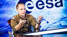 Hostem poadu Rozstel je Ale Svoboda, stíhací pilot a budoucí eský astronaut.