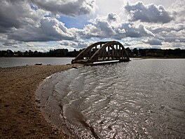 Tento most pes eku Odravu kdysi spojoval dv ásti obce Vebo. Je tichým...