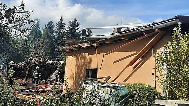 Okolí domu, kde došlo k výbuchu. (21. září 2023)