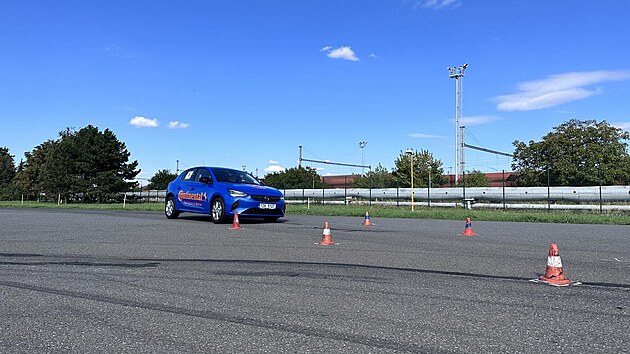 Na řidiče záchranných služeb čekal na jejich mistrovství mimo jiné slalom na zkušební dráze s osobním autem.