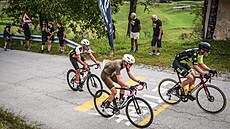 Za svj nejoblíbenjí závod jihlavský cyklista Sebastian Pavlas (druhý zprava)...