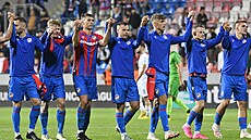Plzeňští fotbalisté zdraví diváky. Plzeňští fotbalisté zdraví diváky.
