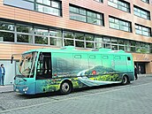 Do flotily elektrobus na Brumlovce pibyl tetí.