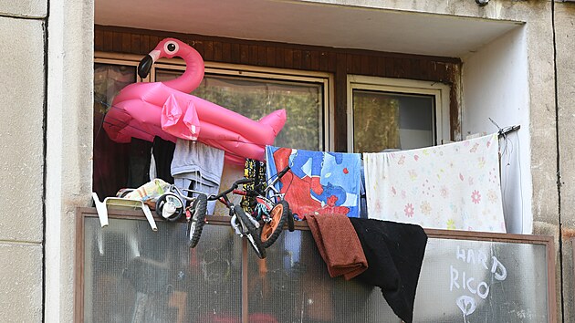 Ulice Jindřicha Plachty v problémovém sídlišti v Mojžíři v Ústí nad Labem (29. září 2023)