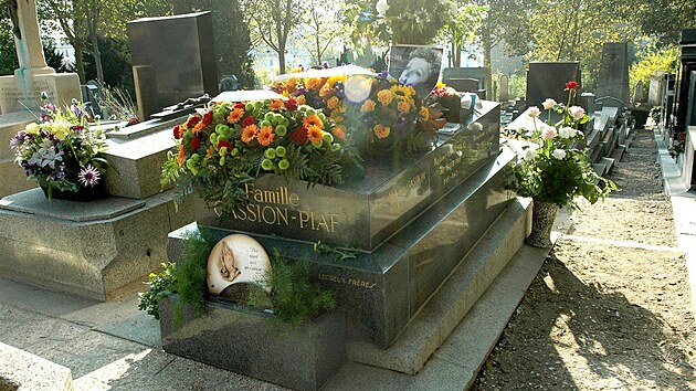 Hrob zpěvačky Edith Piaf - jeden ze symbolů Paříže