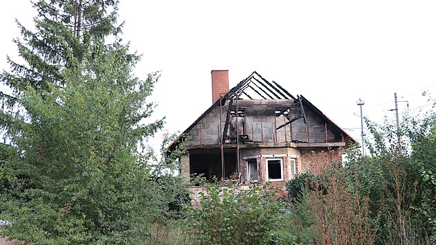 V Plotitch nad Labem po plnoci vyhoel rodinn dm v rekonstrukci. (25. z 2023)