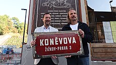 Praha 3 draí staré uliní cedule s nápisem Konvova