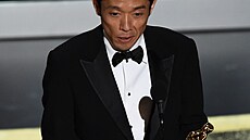 Kazu Hiro s Oscarem za nejlepí masky za film okující odhalení (Los Angeles,...