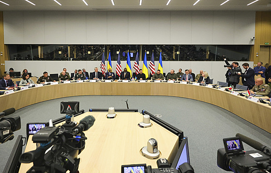 Na dvoudenní zasedání ministr obrany NATO v Bruselu neekan dorazil pímo...