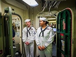 Lo USS Gerald Ford pi kotvení ve Splitu (26. ervna 2023)