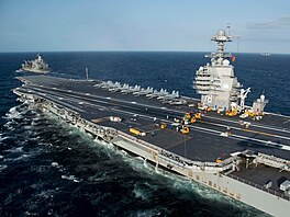 Letadlová lo USS Gerald R. Ford v Atlantickém oceánu (15. kvtna 2020)