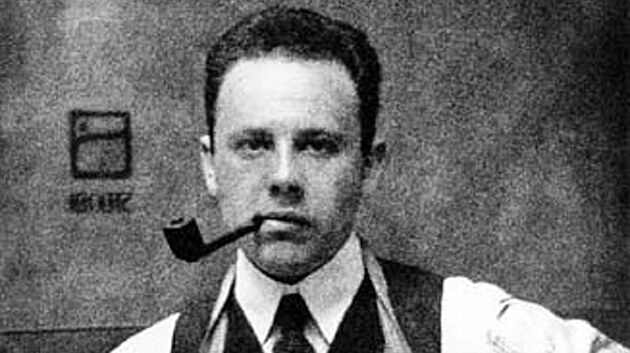 Mladý Paul Strand na fotografii svého mentora Alfreda Stieglitze (1917)