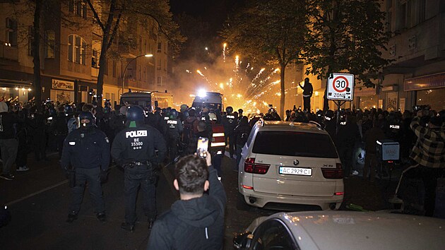 Policie se stetv s propalestinskmi demonstranty v Berln. (18. jna 2023)