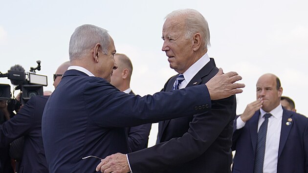 Prezident USA Joe Biden piletl do Tel Avivu. Na letiti ho pivítali...