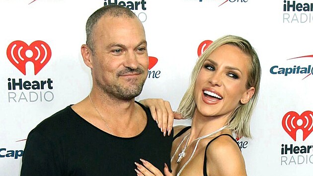 Brian Austin Green se snoubenkou Sharnou Burgessovou