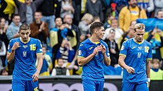 Ukrajintí fotbalisté bhem utkání proti Severní Makedonii v Praze na Letné