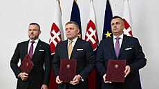 Pedsedové stran vznikající slovenské koaliní vlády. Zleva Peter Pellegrini za...