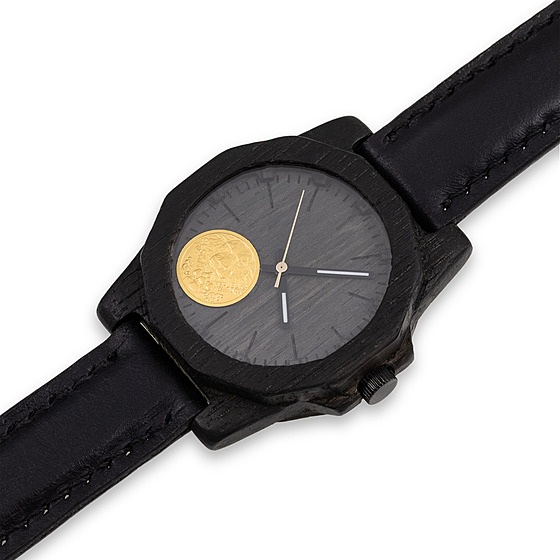 Devné hodinky EXCLUSIVE Black se zlatou mincí eský lev 2023