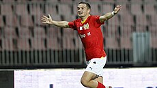 Adam Kronus ze Zbrojovky Brno slaví gól proti Líni.