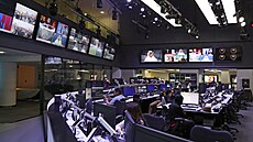 Pohled na zpravodajskou místnost v sídle katarského zpravodajského kanálu...