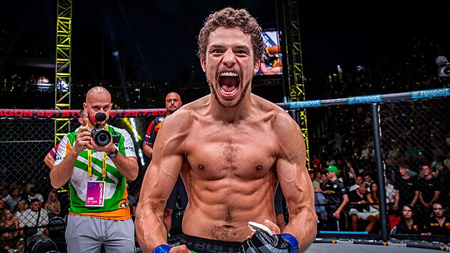 Britský zápasník Shem Rock, zápasník Oktagonu