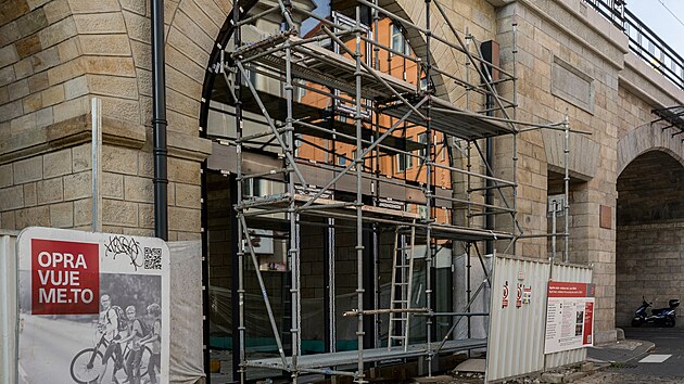 Zasklívání oblouku Negrelliho viaduktu (30. října 2023)