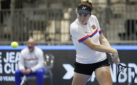 Linda Nosková trénuje v Seville ped finálovým turnajem Poháru Billie Jean...