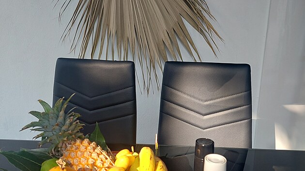 Za pomoci partnera, který se na ostrově narodil, si postavila vilku, kde tráví polovinu roku.