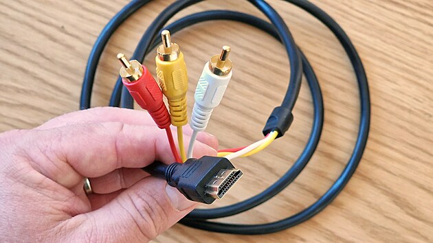 S tímto kabelem doma nic nepropojíte.