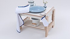 Rostoucí nábytek Mimimo má v nabídce i rustikální montessori mycí stolek.