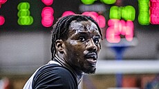 Ty Gordon z Nymburka v zápase FIBA Europe Cupu