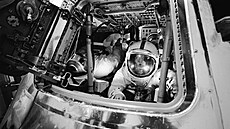 Astronaut Thomas K. Mattingly jako pilot velitelského modulu mise Apollo 16 pi...