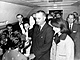 Americk viceprezident Lyndon B. Johnson skld prezidentskou psahu na palub...