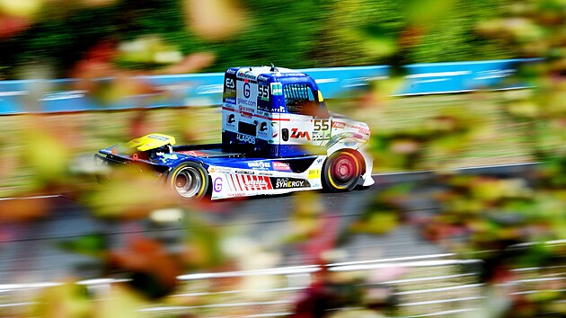 Domácí Adam Lacko v závodě trucků na mosteckém Autodromu