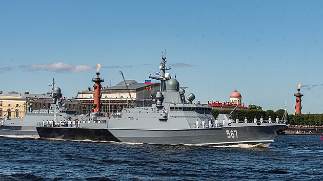 První MRK Projekt 22800 ještě s dvojicí AK-630M