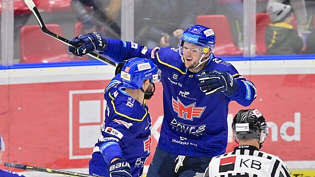 Hráči Českých Budějovic slaví gól vstřelený do sítě Mladé Boleslavi.