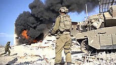 Izraelská armáda pi zásahu ve mst Gaza (15. listopadu 2023)