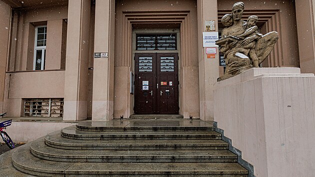 Na základní a mateřské škole Merhautova v Brně zvolili celodenní výstražnou stávku (27. 11. 2023).