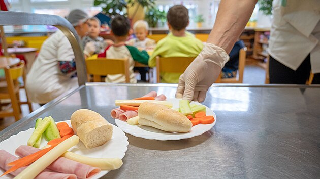 Děti v mateřské škole Spáčilova v Kroměříži měly kvůli stávce pouze studený oběd. (27. listopadu 2023)