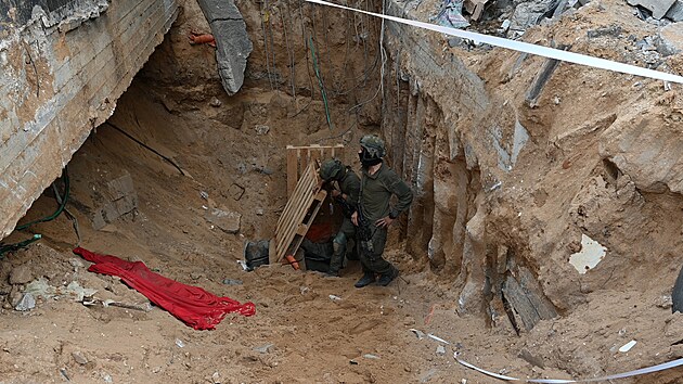 Tunel pod nemocnic fa v Gaze (23. listopadu 2023)