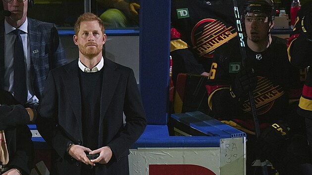 Princ Harry na hokejovm zpase Vancouver Canucks proti San Jose Sharks (Vancouver, 20. listopadu 2023)