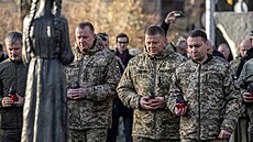 Vrchní velitel Ozbrojených sil Ukrajiny Valerij Zalunyj (uprosted), éf...