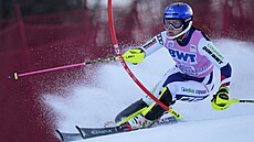 Martina Dubovská na trati slalomu v Killingtonu