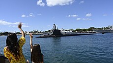 Americká ponorka tídy Virginia Vermont v pístavu Pearl Harbor (27. ervence...